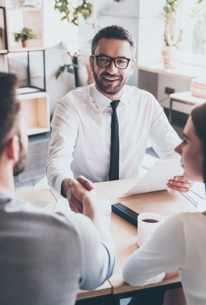 congratulations-two-men-sitting-at-the-desk-and-sh-33KEXZ6.jpg congratulations-two-men-sitting-at-the-desk-and-sh-33KEXZ6.jpg